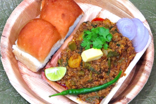 Inviting Kheema Pav